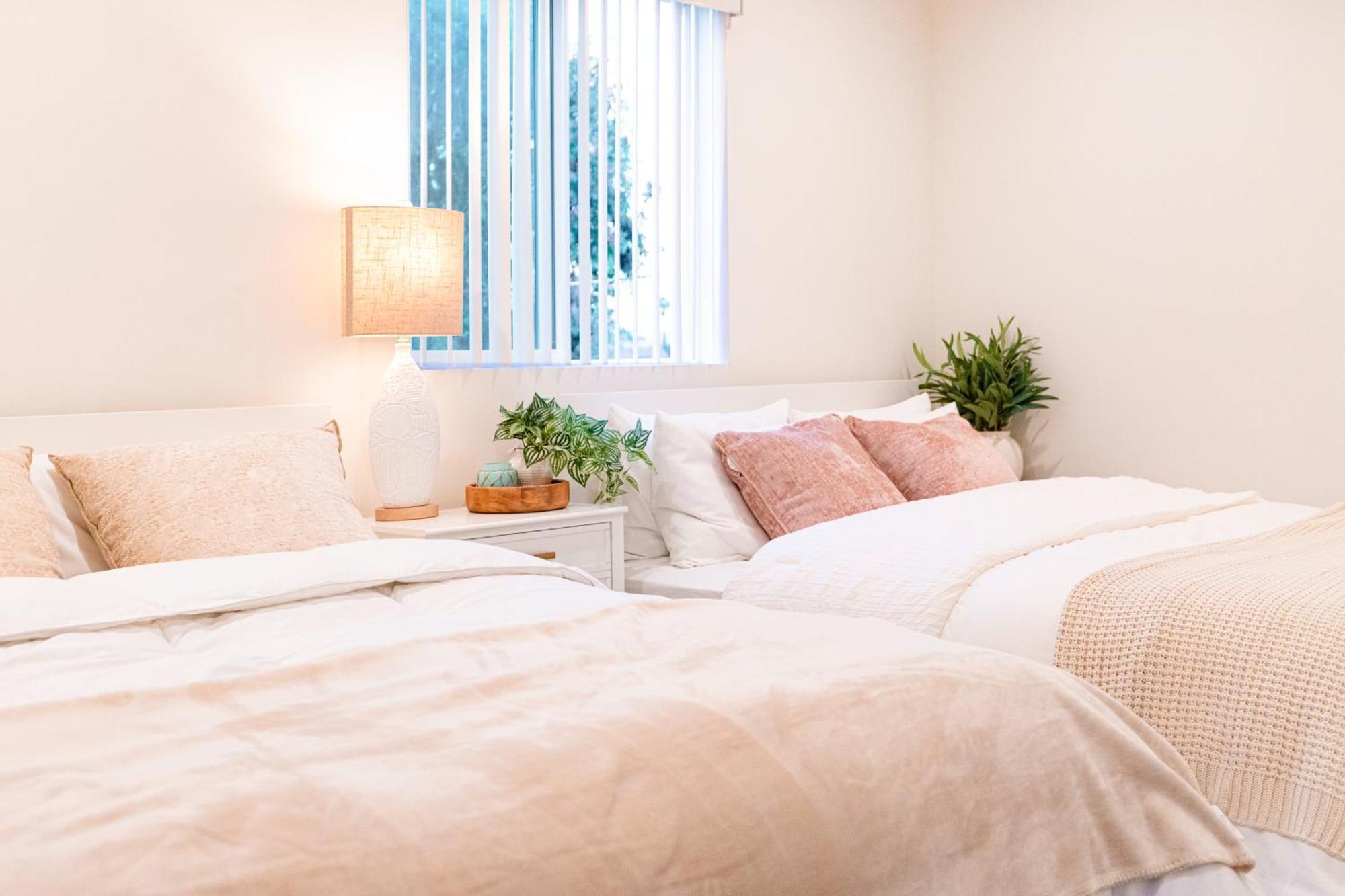 Modern 5-bedroom House Free Parking Los Angeles