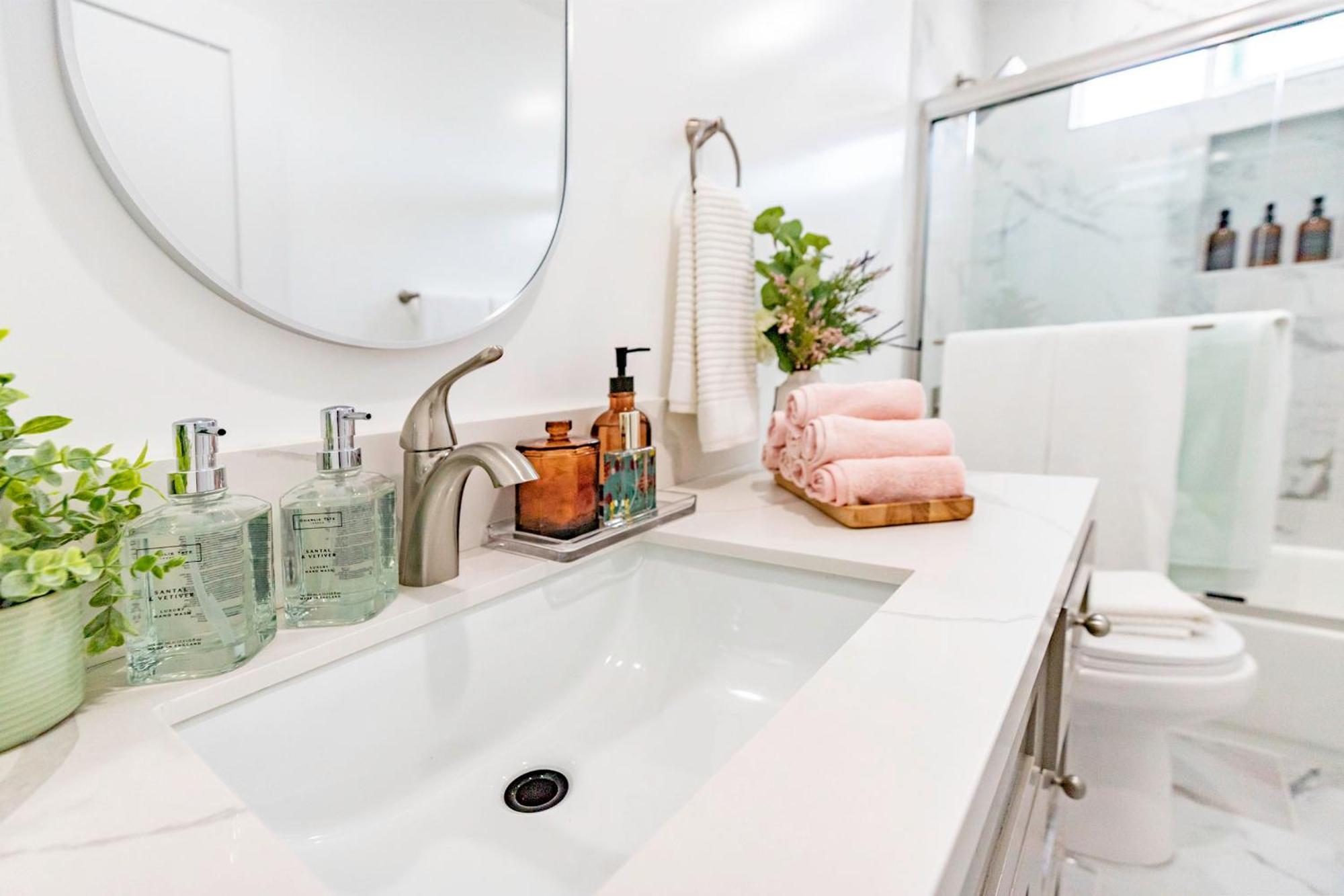 Modern 5-bedroom House Free Parking Apartment Los Angeles